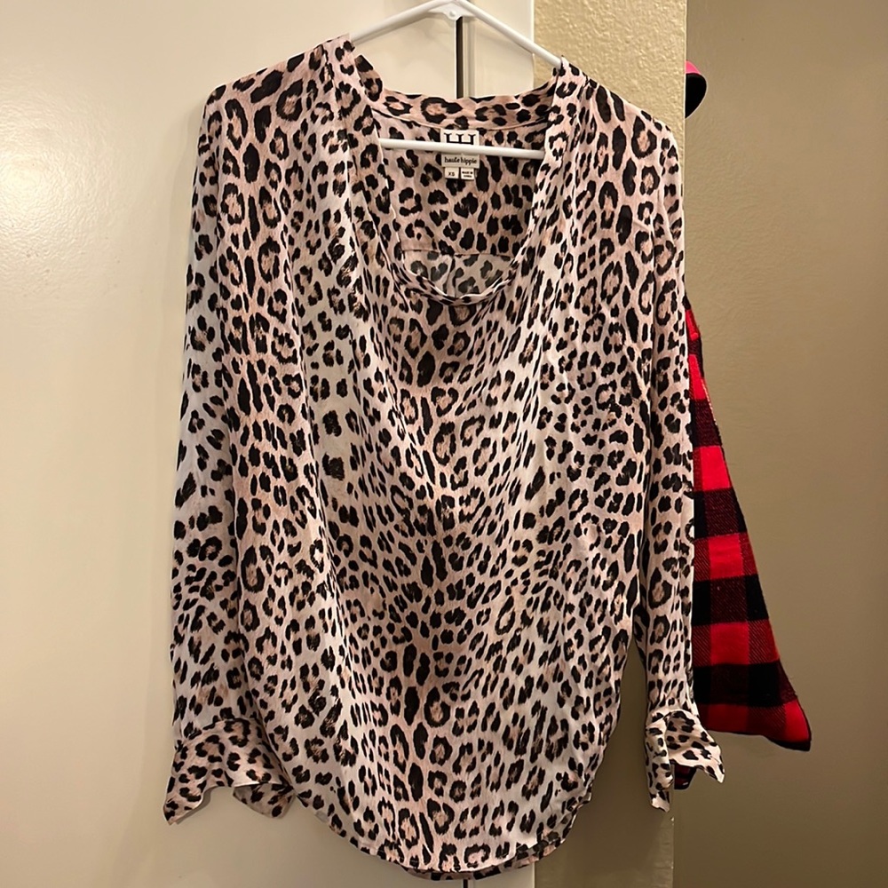 Like new Haute Hippie 100% silk leopard ling sleeve